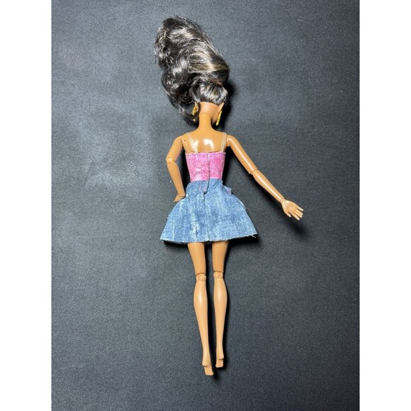 Barbie Fashionistas Swappin’ Styles Artsy Nikki Doll 2010 Articulated GUC - Picture 4 of 7